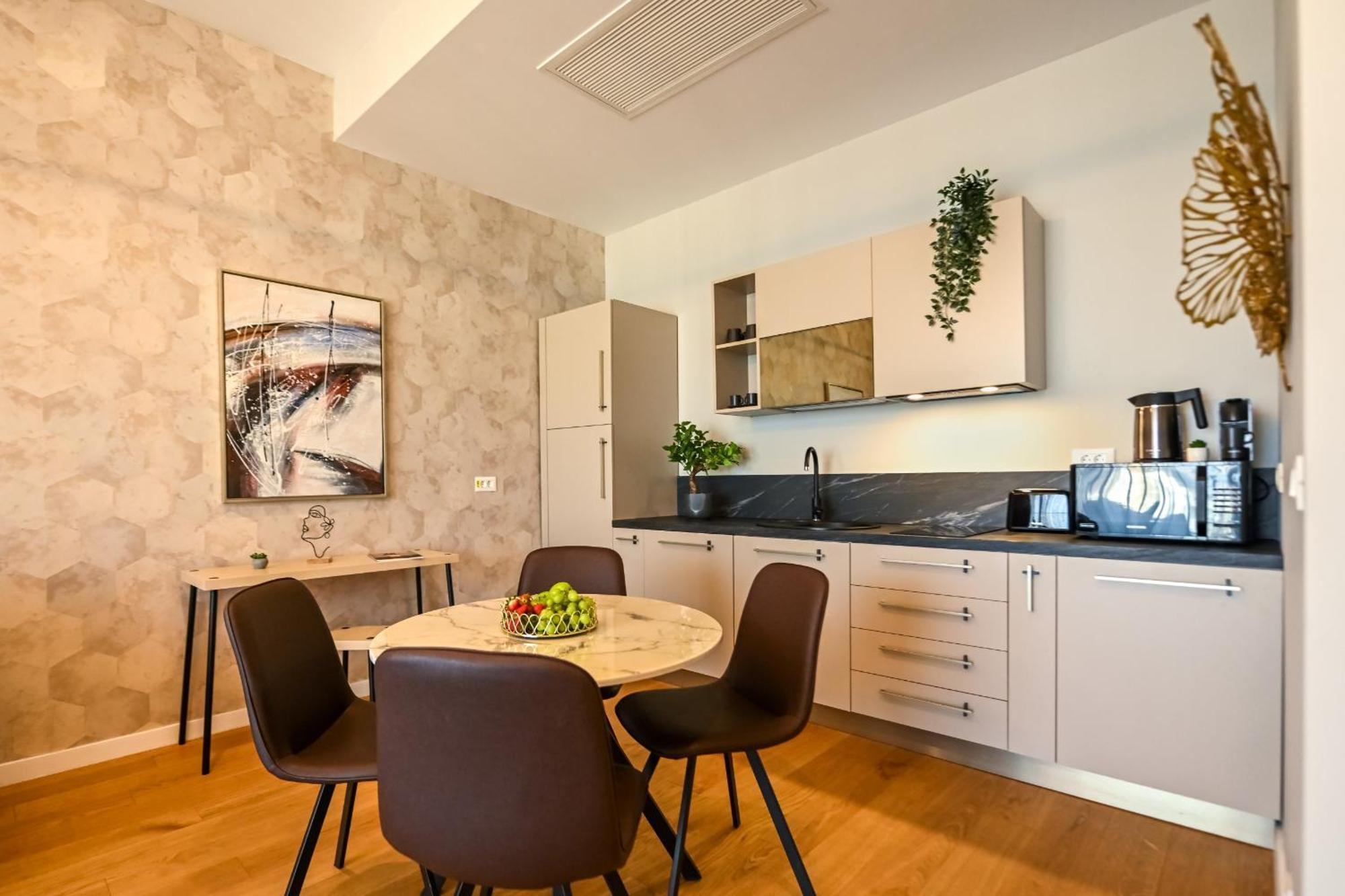 One Verdi Park Exclusive Apartments - Panoramic View & Private Parking Букурещ Екстериор снимка
