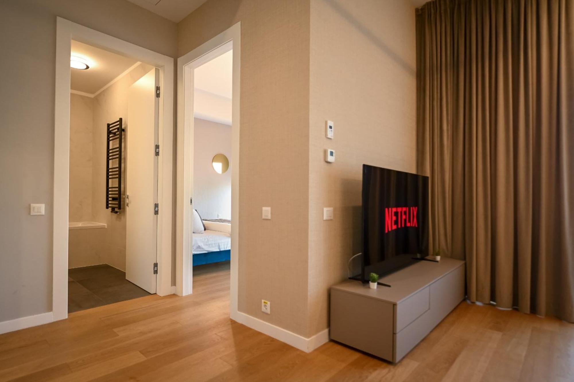 One Verdi Park Exclusive Apartments - Panoramic View & Private Parking Букурещ Стая снимка