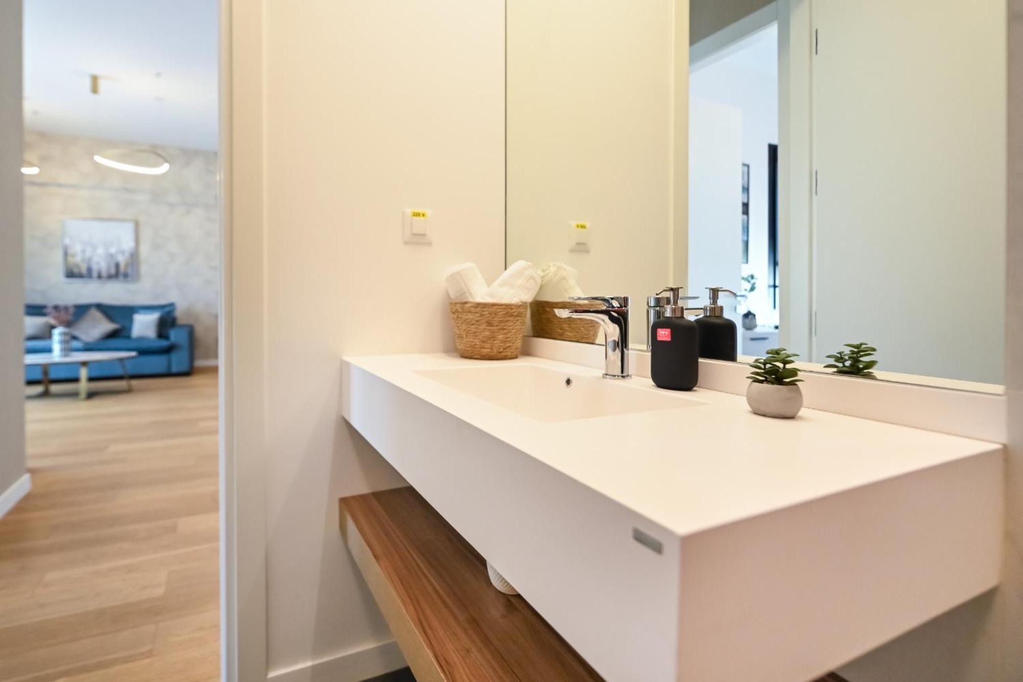 One Verdi Park Exclusive Apartments - Panoramic View & Private Parking Букурещ Стая снимка