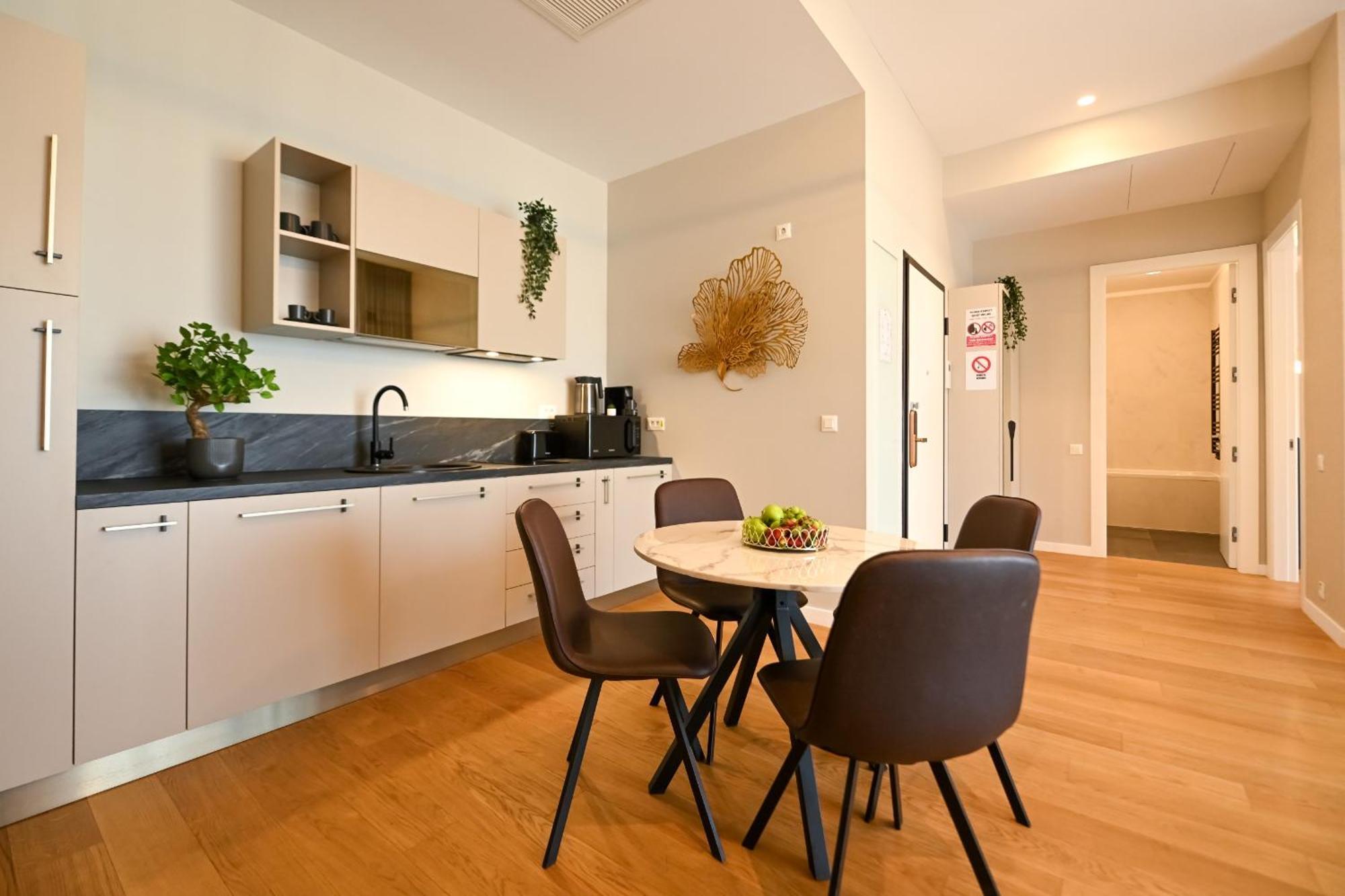 One Verdi Park Exclusive Apartments - Panoramic View & Private Parking Букурещ Стая снимка