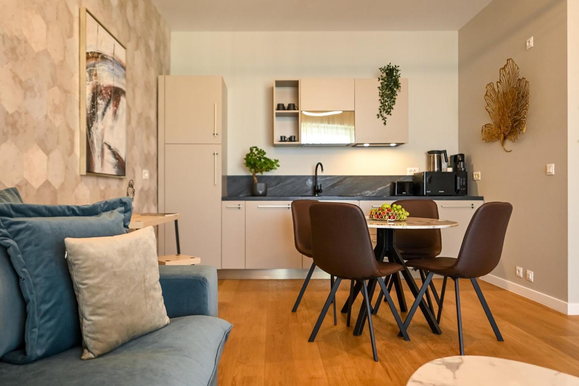 One Verdi Park Exclusive Apartments - Panoramic View & Private Parking Букурещ Стая снимка