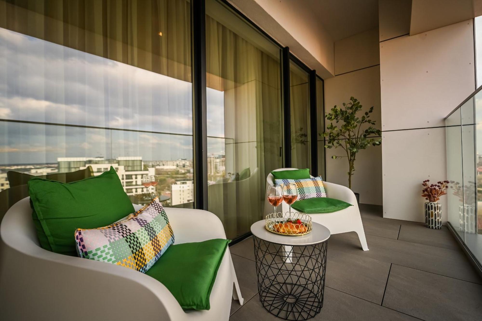 One Verdi Park Exclusive Apartments - Panoramic View & Private Parking Букурещ Стая снимка