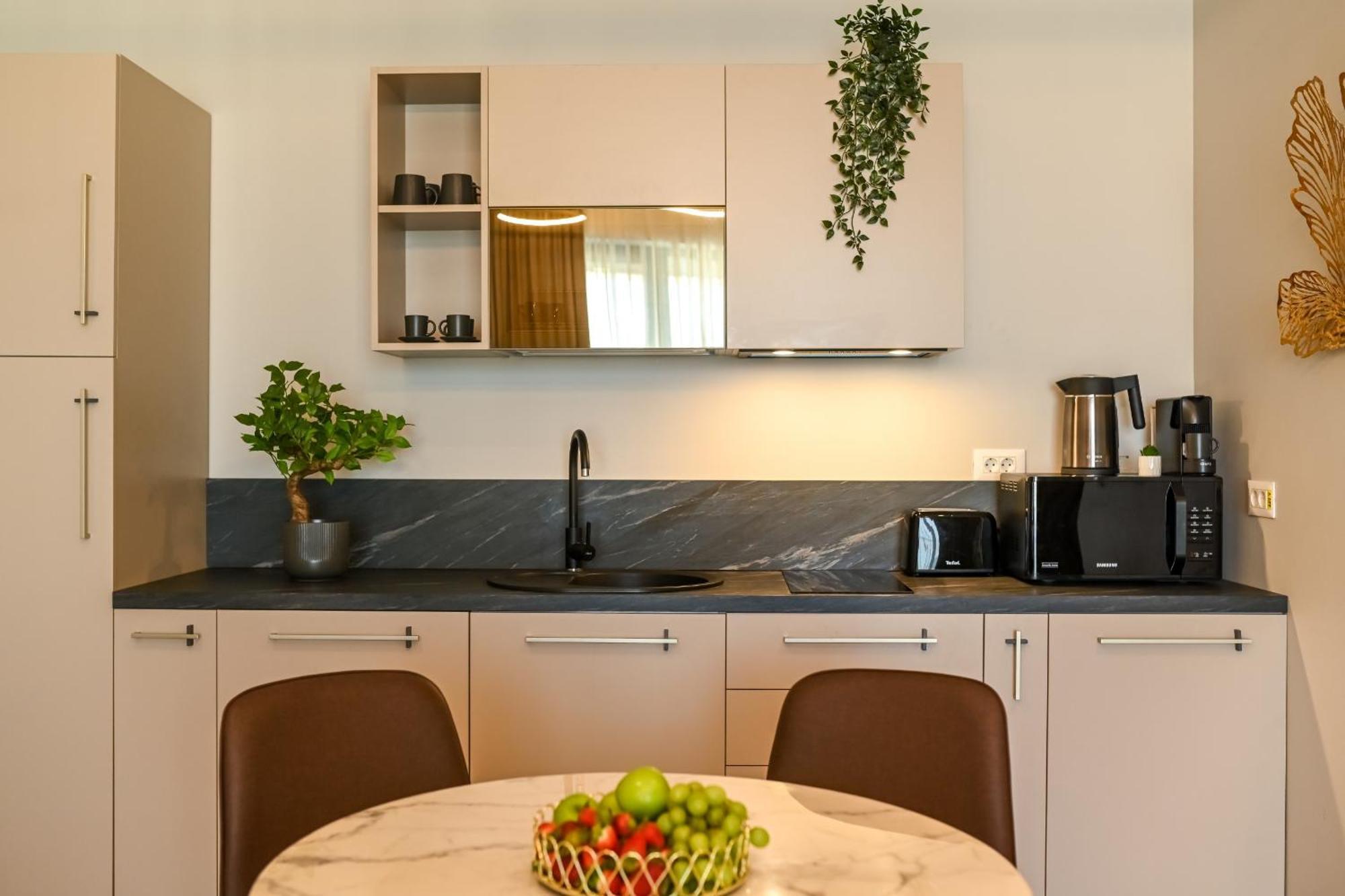 One Verdi Park Exclusive Apartments - Panoramic View & Private Parking Букурещ Стая снимка