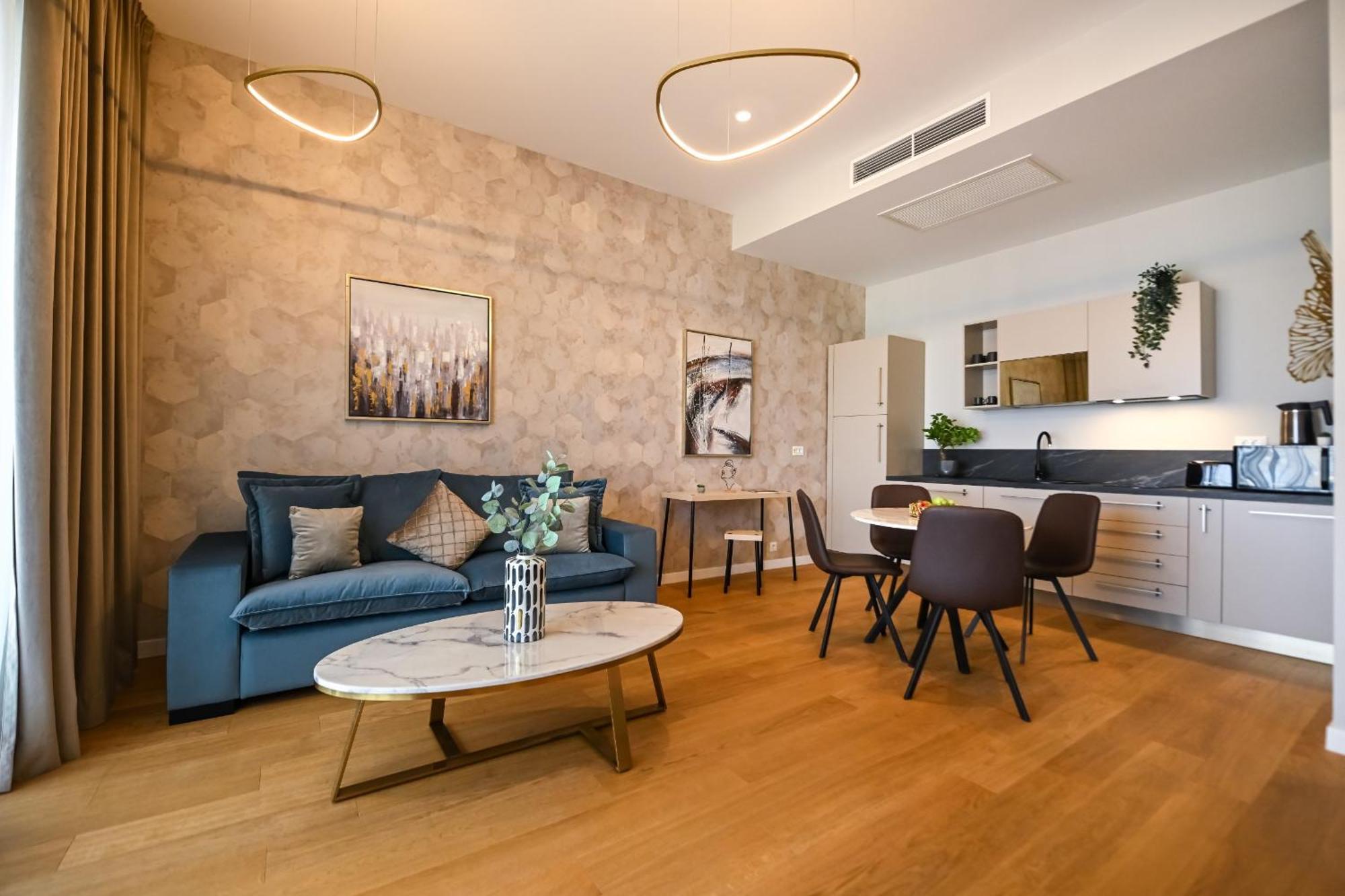 One Verdi Park Exclusive Apartments - Panoramic View & Private Parking Букурещ Стая снимка