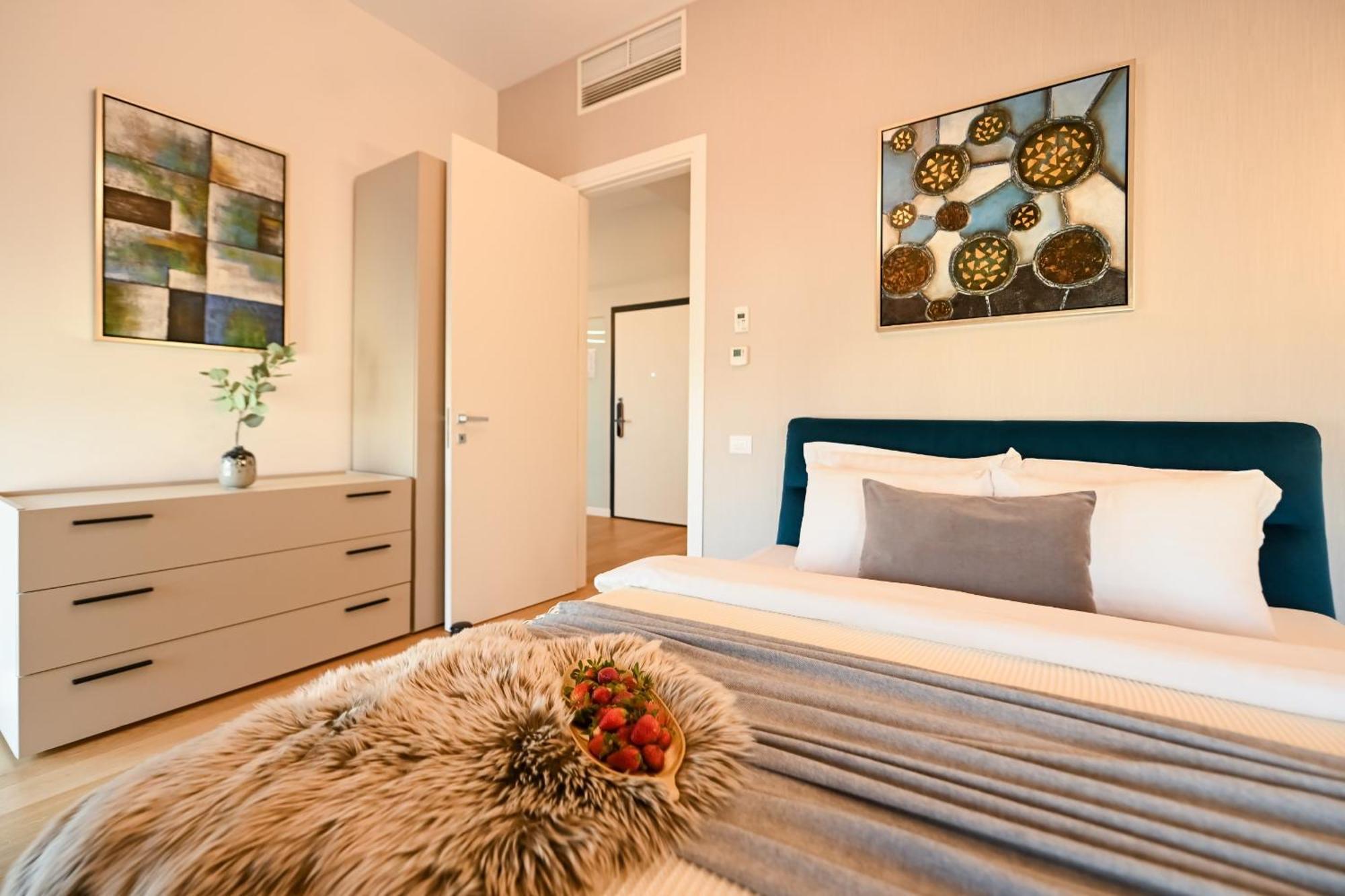 One Verdi Park Exclusive Apartments - Panoramic View & Private Parking Букурещ Стая снимка
