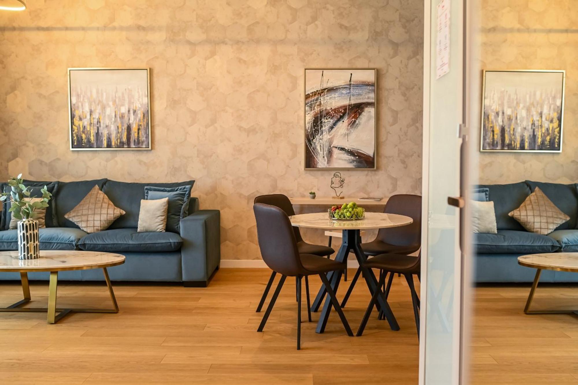 One Verdi Park Exclusive Apartments - Panoramic View & Private Parking Букурещ Стая снимка