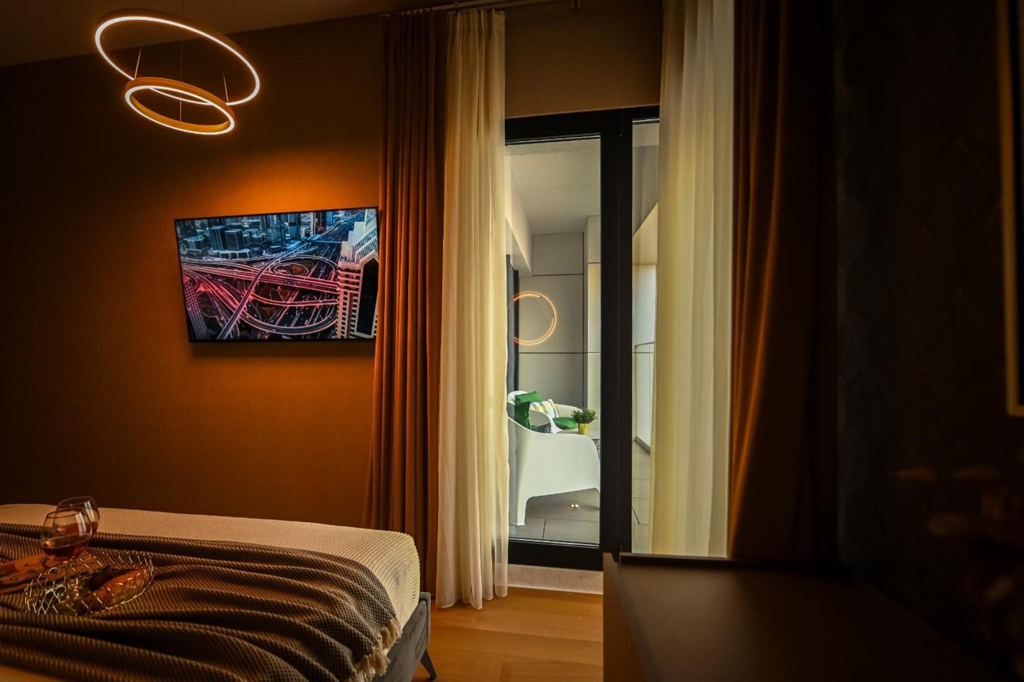 One Verdi Park Exclusive Apartments - Panoramic View & Private Parking Букурещ Стая снимка