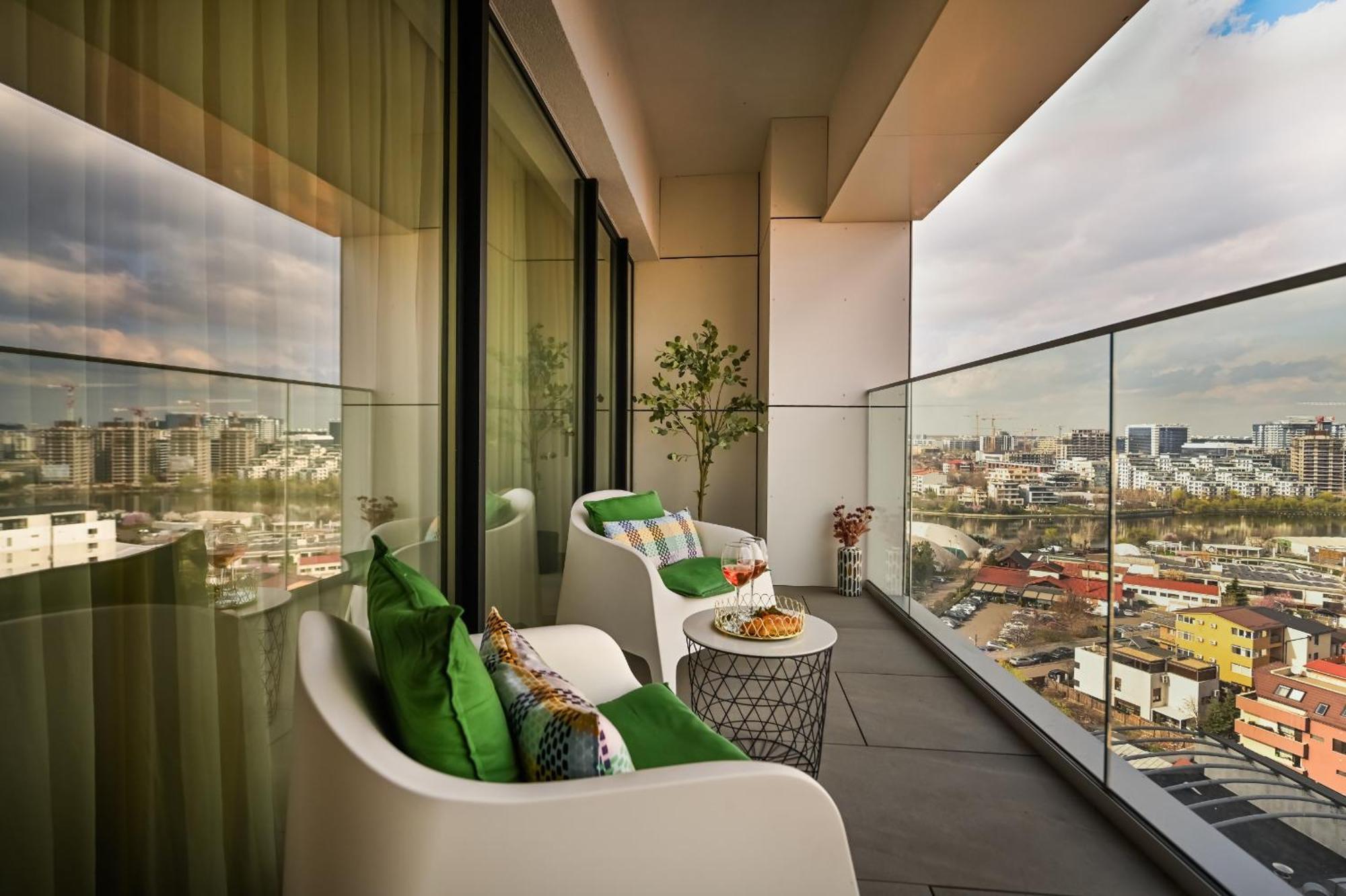 One Verdi Park Exclusive Apartments - Panoramic View & Private Parking Букурещ Стая снимка