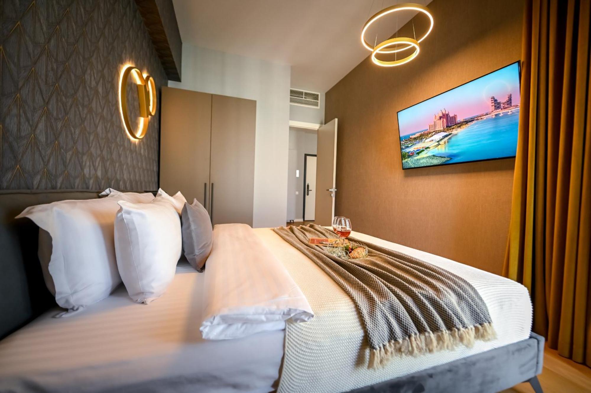 One Verdi Park Exclusive Apartments - Panoramic View & Private Parking Букурещ Стая снимка